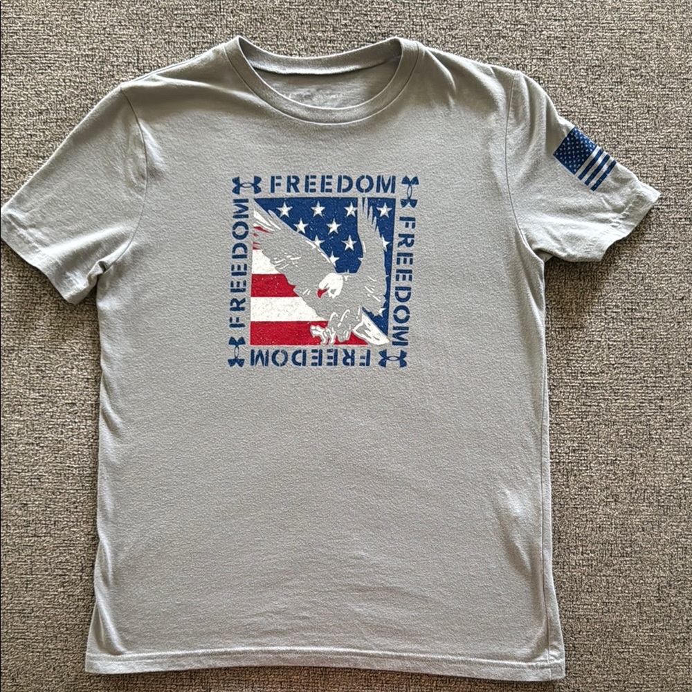 Under Armour Gray Short Sleeve Tee with Freedom Graphic